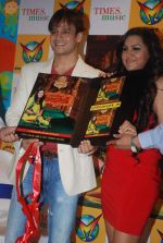 Vivek Oberoi at the launch of Rajnigandha_s album in Planet M on 18th Jan 2012 (38).JPG